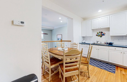 Ocean View Maison | Bayside at Bethany Lakes condo with fireplace, AC, shared pool & tennis court