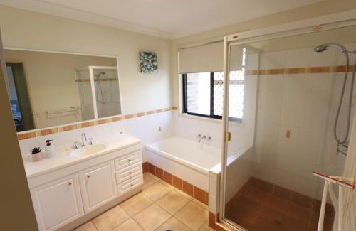 Rothwell Maison | Bayside Bliss 8 Sleeper Family Escape