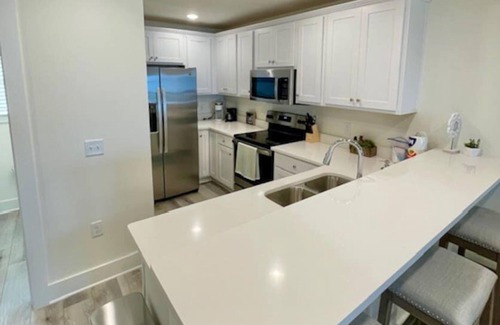 Innerarity Townhomes Maison | Bayside Days: Bay Views, Pool, Beach, & 2 Kayaks!