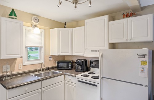 Sodus Point Cottage | Bayside Getaway; Remodeled 2 Bdrm 1 salle de bain Cottage pas de baie et la plage