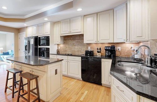 The Commons Maison | Bayside Resort retreat with grill, central AC, & paid-access pools & hot tub
