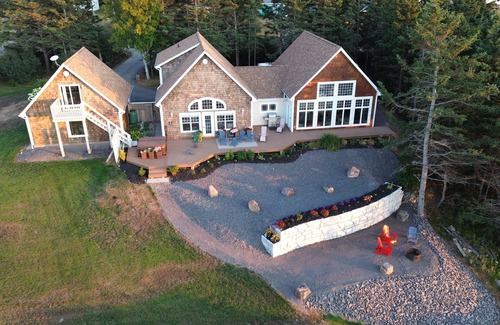 Black Rock Maison | Bayside RetreatnK BR ensuite bath, Q BR, Workspace, Yoga, 2nd bath, Hot tub, 4-6