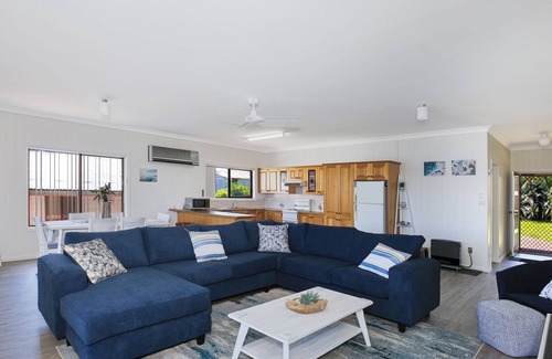 Erowal Bay Maison | Bayview - Absolute Waterfront with Jetty - 5 Mins to Hyams Beach