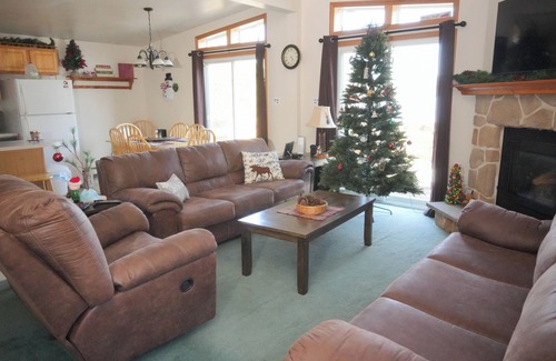 Inlet Chalet De Ski | Bayview at Beachfront "Eagle Bay Village"