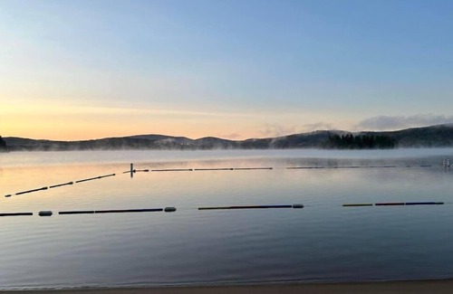 Inlet Chalet De Ski | Bayview at Beachfront "Eagle Bay Village"