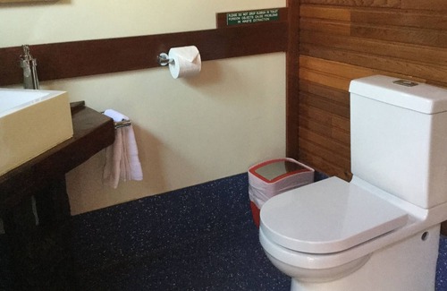 Broadlands Cottage | Bayview Boathouse Gippsland Lakes