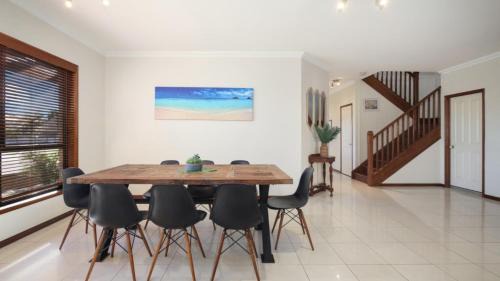 Blue Bay Maison | Bayview House Pet Friendly , Spacious Home Accom Property