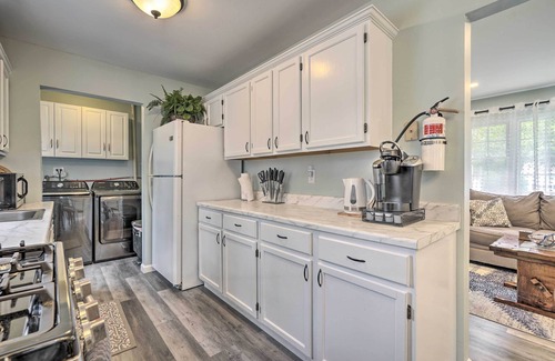 Bayville Maison | Bayville Getaway w/ Fire Pit - 2 Mi to Beach!