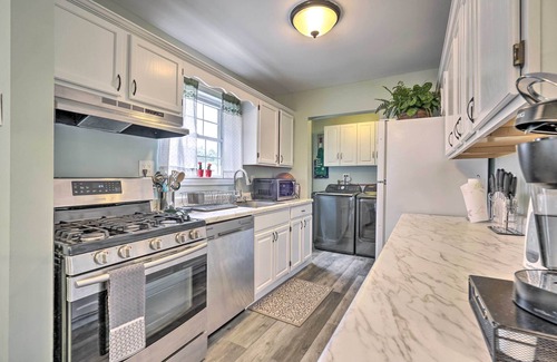 Bayville Maison | Bayville Getaway w/ Fire Pit - 2 Mi to Beach!
