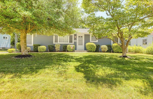 Bayville Maison | Bayville Getaway w/ Fire Pit - 2 Mi to Beach!