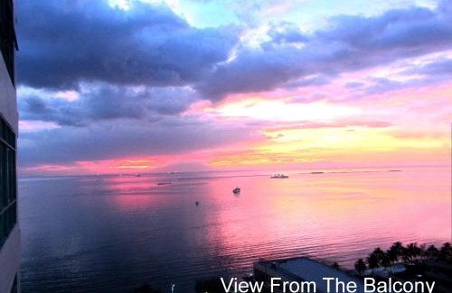 Ermita Night District Appartement | Baywatch Tower