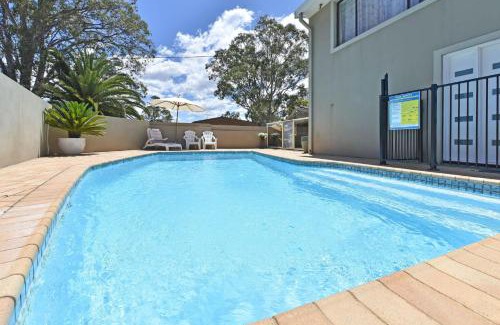 Silverwater Maison | Baywatch Waterfront Lake Retreat with Private Jetty at Silverwater Lake Macqaurie