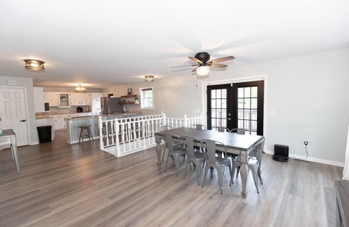 Waverly Maison | Baywood on the Lake- 3BR water front lake house located on Lake White.