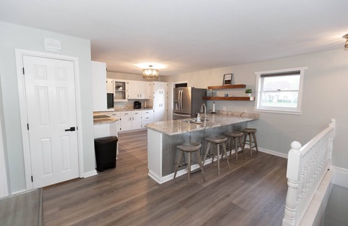 Waverly Maison | Baywood on the Lake- 3BR water front lake house located on Lake White.