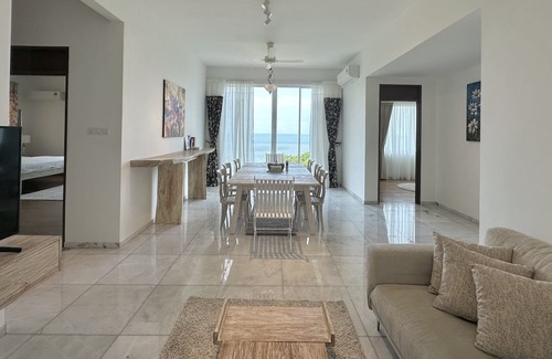 Tanjung Bungah Maison | BBQ at your own yard with full sea view - 2 mins from the beach!
