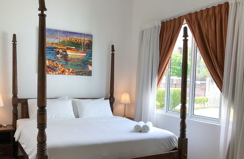 Tanjung Bungah Maison | BBQ at your own yard with full sea view - 2 mins from the beach!
