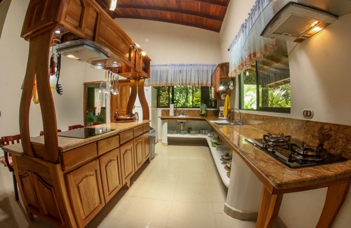 Penas Blancas Villa | BBQ RANCH, PISCINE, 4 CHAMBRES AVEC LIT KING SIZE SUR 10. 000 M2 DE PROPRIÉTÉ