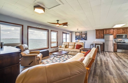 Watertown Maison | BBQ Ready: Lakefront Retreat in Watertown