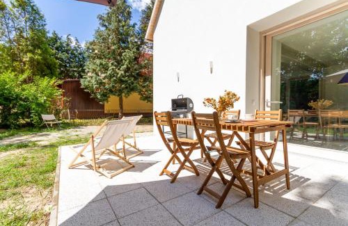 Balatonszarszo Appartement | BBQ Terrace Balaton 2BR Apt by NW