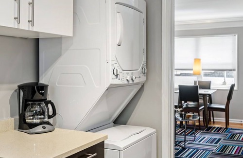 Brookwood Appartement | Le Grand Awesome Condo 2BR / 1BA (J) - Comprend des nettoyages bimensuels avec changement de linge