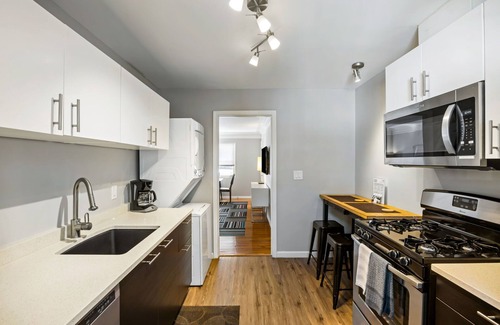 Brookwood Appartement | Le Grand Awesome Condo 2BR / 1BA (J) - Comprend des nettoyages bimensuels avec changement de linge