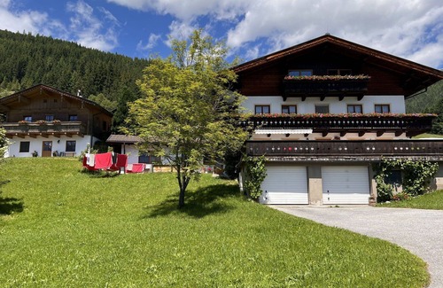 Schonbach Villa | Magnifique maison de vacances pour 11 personnes avec WIFI, TV, terrasse, vue panoramique et parking