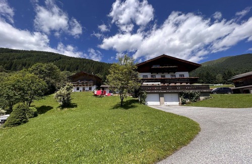 Schonbach Villa | Magnifique maison de vacances pour 11 personnes avec WIFI, TV, terrasse, vue panoramique et parking