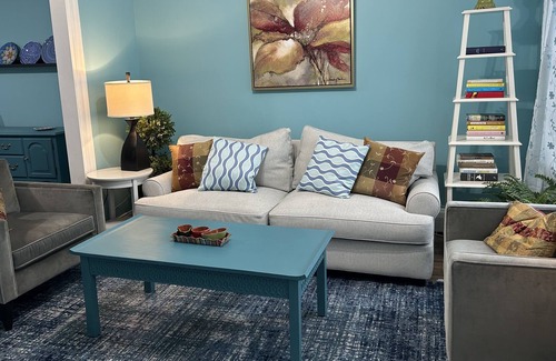 McGinley Square Appartement | Be in NYC under 20 minutes--One Bedroom with Patio in residential neighborhood