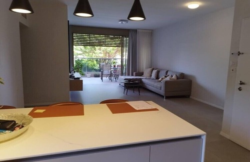 Holon Appartement | Be our guest in our apartment, and get a private room. toilet, and bathroom