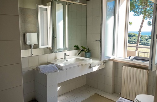 Pesaro Lit Et Petit-Déjeuner | Bea&Berto | Complete apartment in the hills, a stone's throw from the sea