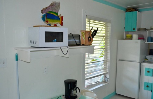 Cherokee Maison | Quaint 2-bedroom beach cottage with WiFi + AC in enchanting Casuarina Settlement