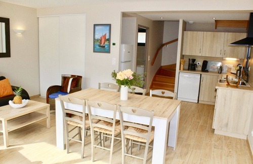 Barneville-Carteret Maison | PLAGE à 30 mètres, 3 chambres, 2WC, charges comprises, Jardin et Parking Privé