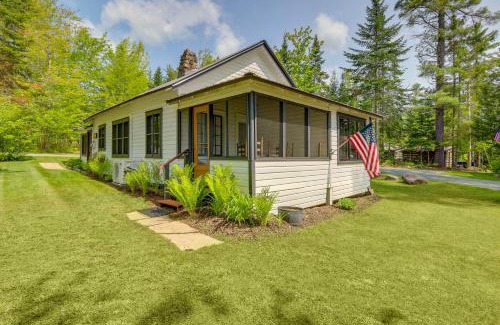 Speculator Maison | Beach and Kayaks Waterfront Cabin on Lake Pleasant!