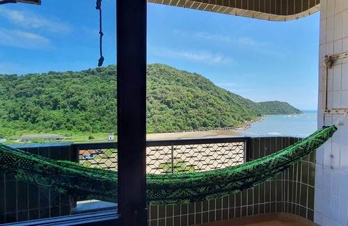 Canto do Forte Appartement | Beach apartment with side views of the sea and mountains