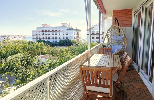 El Roc de Sant Gaieta Appartement | Beach Apartment with Parking and AC