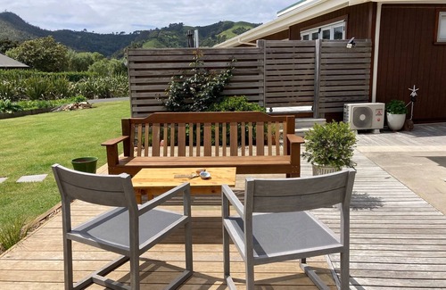 Kuaotunu Cottage | "Beach Baby" Cottage is a 3 min flat walk to the long sandy beach. Fab swimming