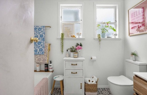Petone Maison | Beach, bars, cafes, shops, and cinema on your doorstep!