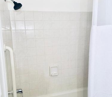 Southend Maison | BEACH BLOCK TOWNHOME - Casinos, Shopping, Fun!