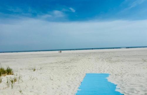 Southend Maison | BEACH BLOCK TOWNHOME - Casinos, Shopping, Fun!