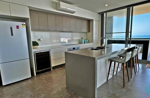 Caves Beach Appartement | Beach Blossom - Apartment and walk to the beach!