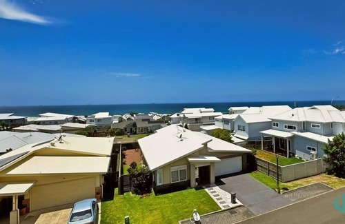 Caves Beach Appartement | Beach Blossom - Apartment and walk to the beach!