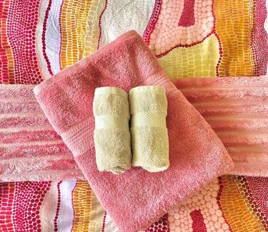 Rapid Creek Maison | BEACH Boho 70s Entire Home WALK Cafe & Beach