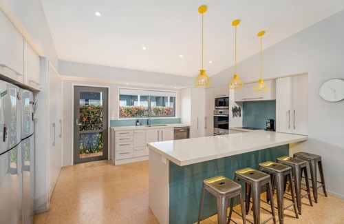 Whangapoua Maison | Beach Break Bach - Whangapoua Holiday Home
