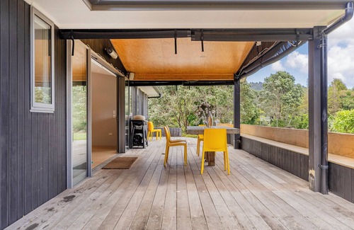 Whangapoua Maison | Beach Break Bach - Whangapoua Holiday Home