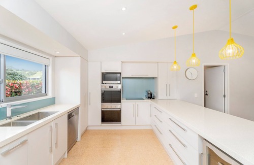 Whangapoua Maison | Beach Break Bach - Whangapoua Holiday Home