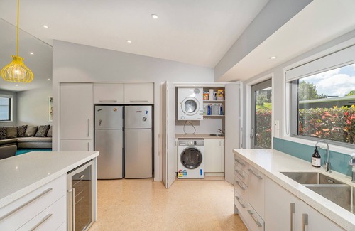 Whangapoua Maison | Beach Break Bach - Whangapoua Holiday Home