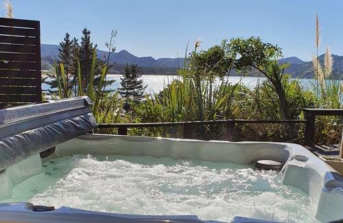 Kennedy Bay Maison | Beach, Bush, Birdsong et des vues incroyablement belles avec une touche de luxe.