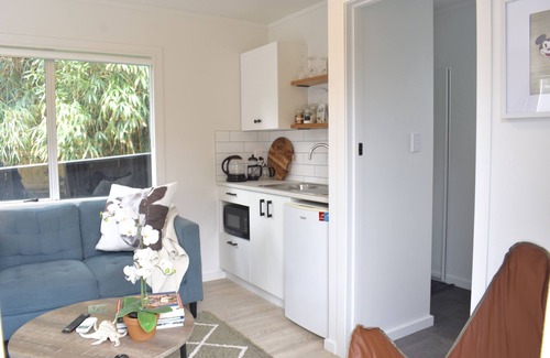 Paraparaumu Beach Maison | Beach, Cafes, Golf, Sun & Privacy at Paraparaumu Beachside Studio w sea view