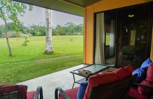 Pavones Maison | Beach Casita, Pilon de Pavones Steps away from perfect surf!