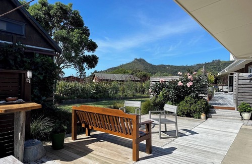 Kuaotunu Chalet De Ski | "Beach Chalet" bookable together with "Beach Baby Cottage"